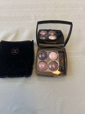 CHANEL Eyeshadow Quad in Shimmery Lilac and Mauve Tones